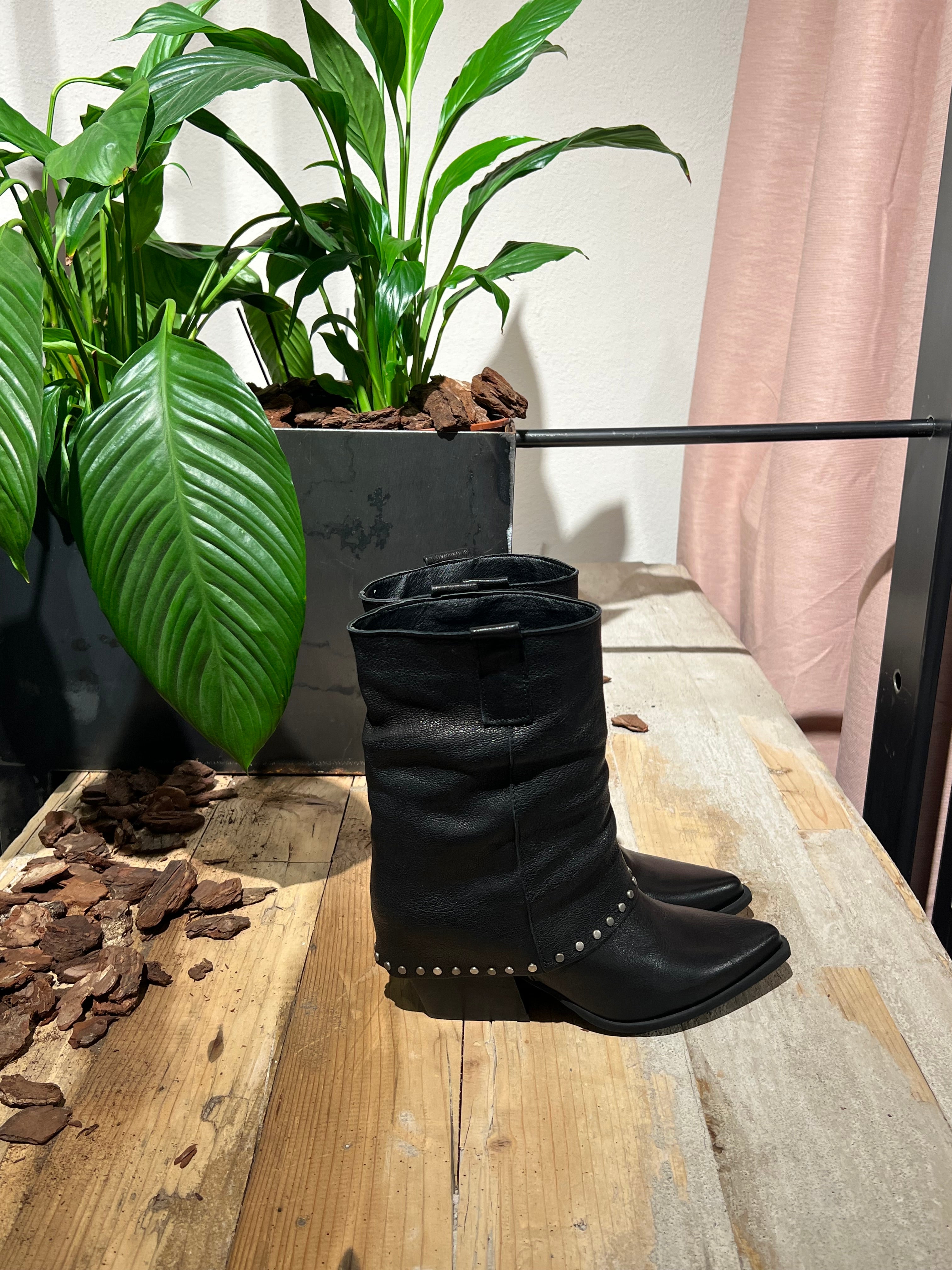 Texani pelle borchie nero