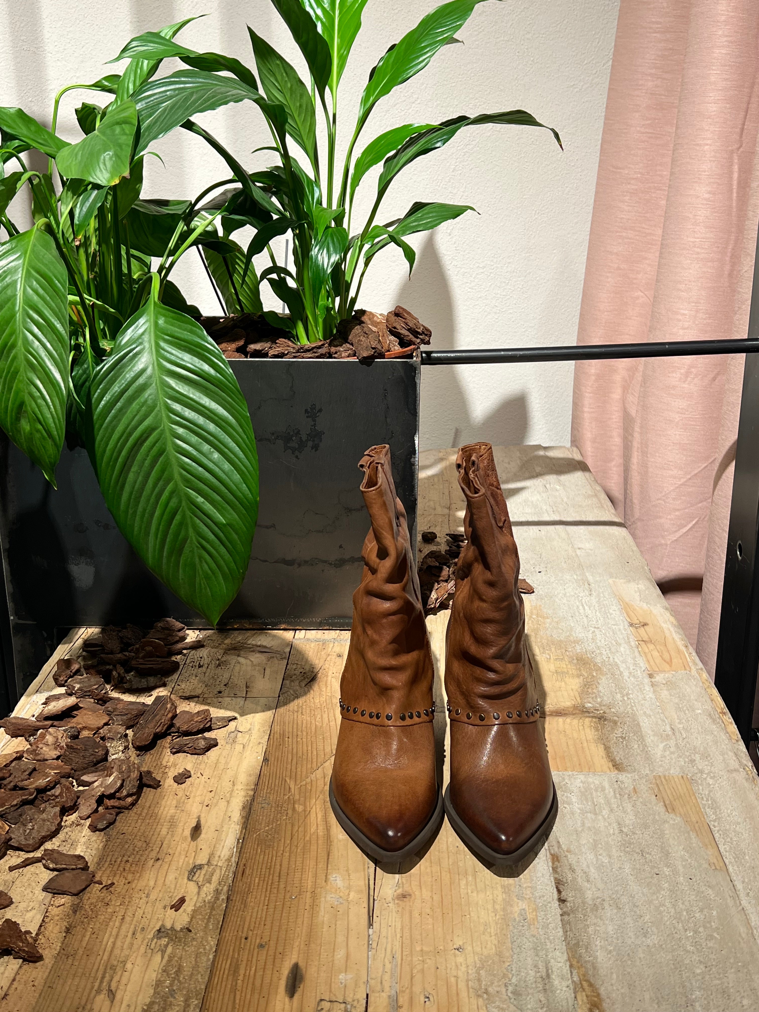 Texani pelle borchie cuoio