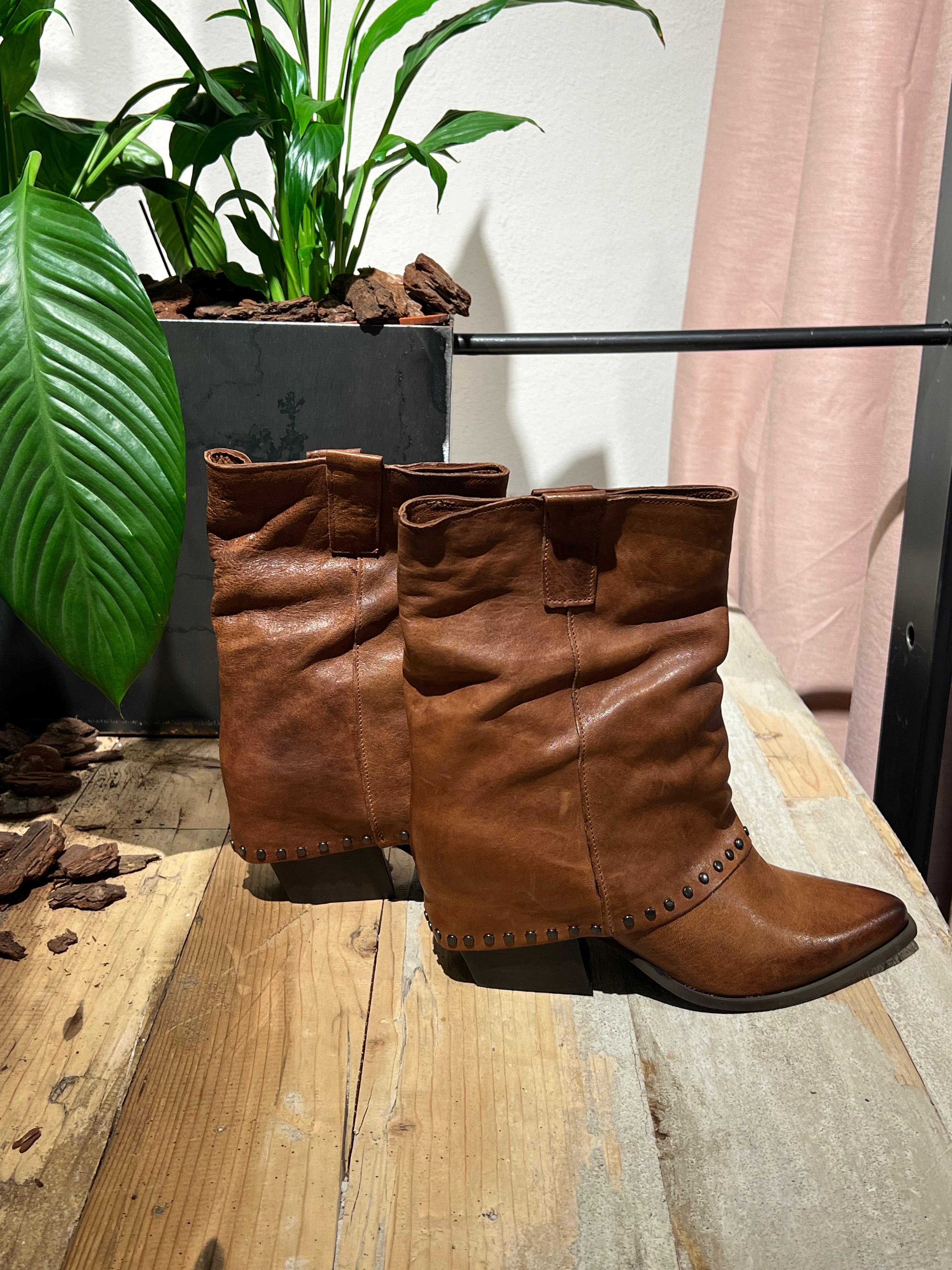 Texani pelle borchie cuoio